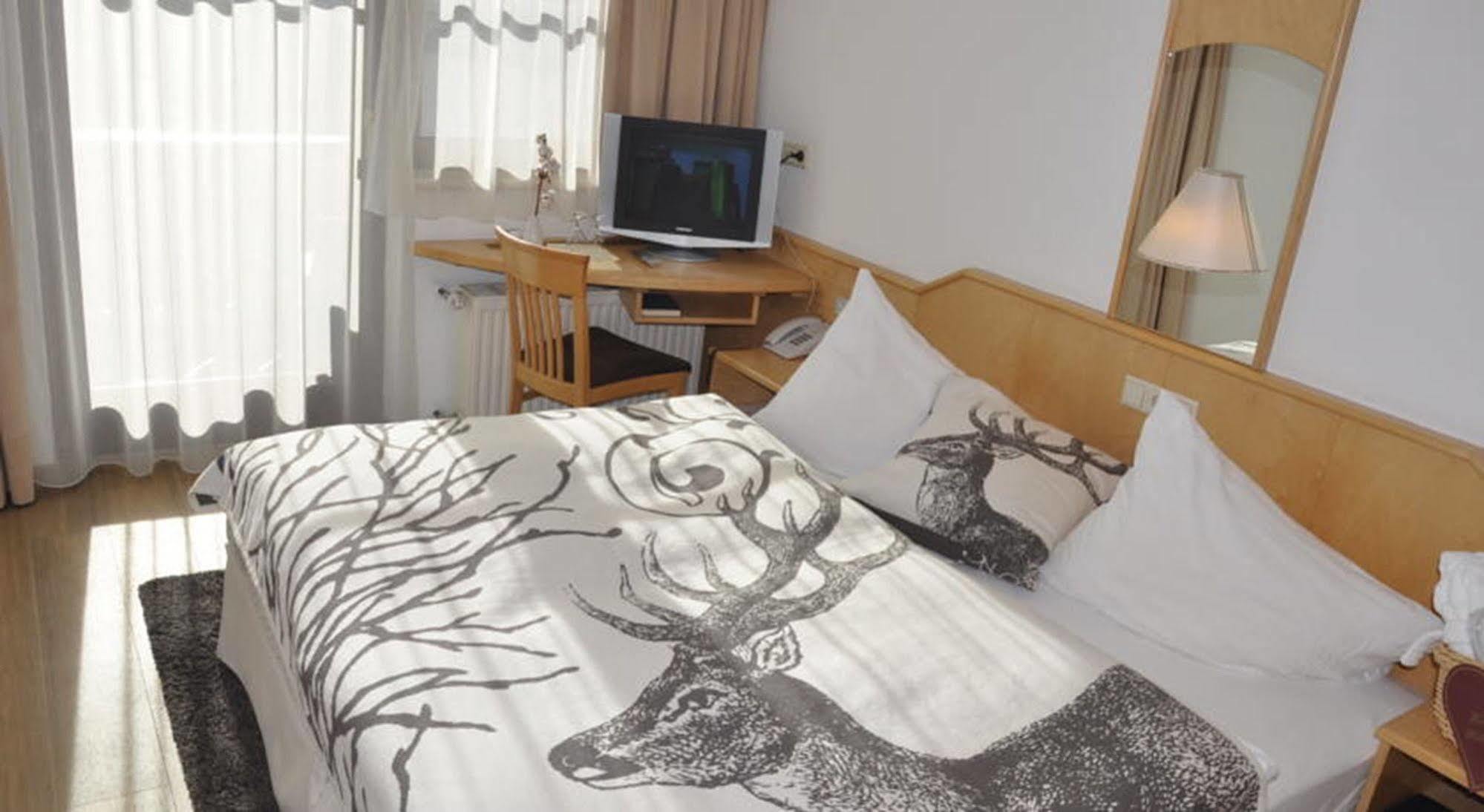 Hotel Central Seefeld w Tirolu Zewnętrze zdjęcie